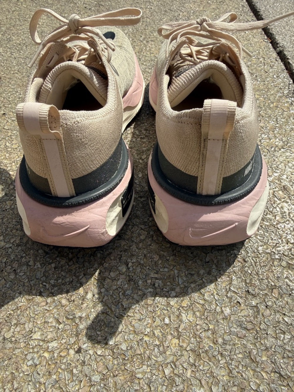 Nike Women's invincible run 3 Running Shoes in Beige with Pink and Black Swoosh - Picture 4 of 7